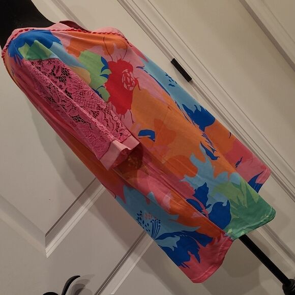 Floral Multicolor Top with Lace Sleeves - Picture 3 of 9